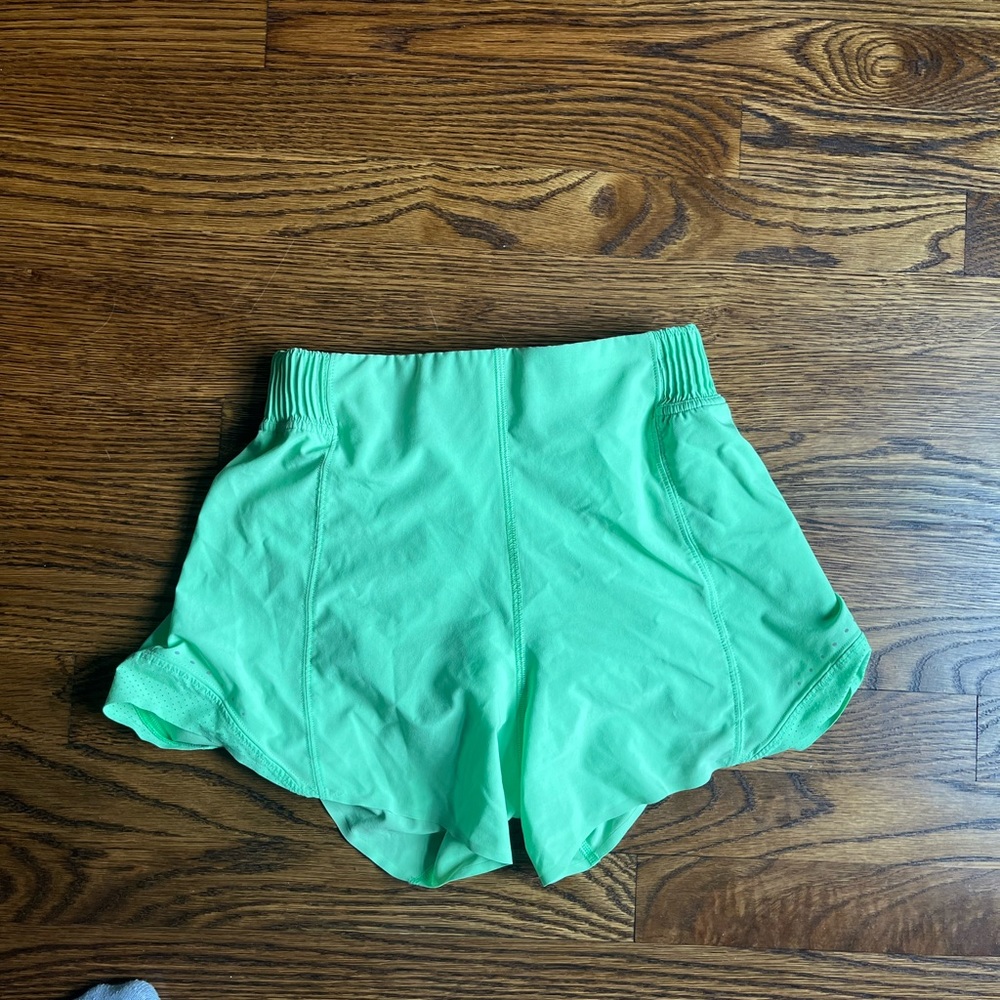 Lululemon green athletic shorts with lining inside